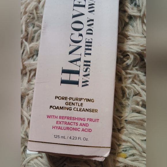 Too Faced Hangover Pore Purifying Cleanser - Picture 2 of 6
